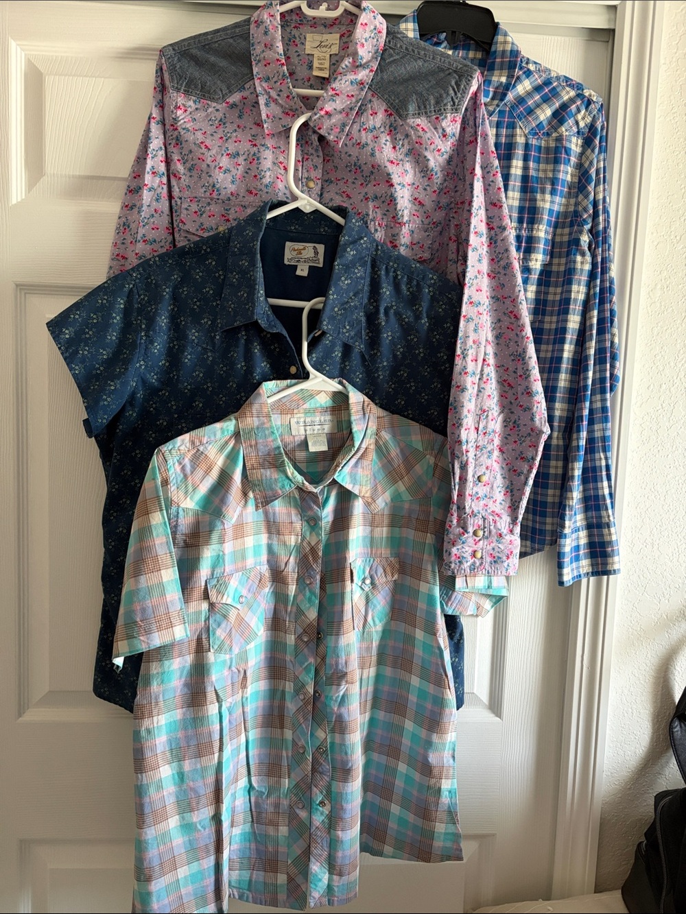 Wrangler L short sleeve,Panhandle short sleeve XL, Levi’s XL long sleeve BUNDLE